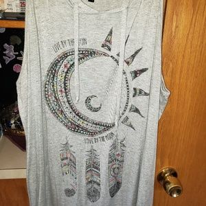 Sleeveless hooded shirt